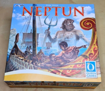 Queen Games 10052 – Neptun, Römisches Handelsspiel Mit 3 Erweiterungen, Interaktiv, Für Spieleabende Queen Games 10052 – Neptun, Römisches Handelsspiel Mit 3 Erweiterungen, Interaktiv, Für Spieleabende