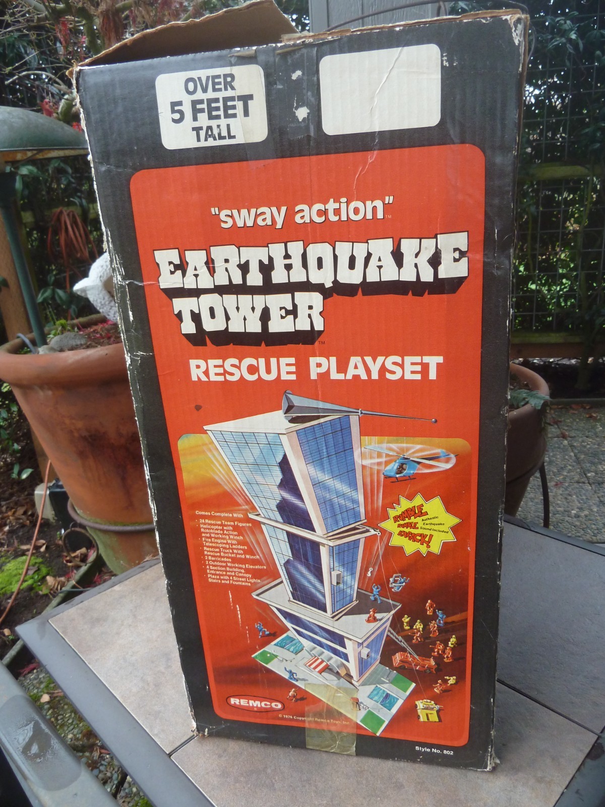 Vintage REMCO 1976 EARTHQUAKE TOWER Toy with Original Box Figures & Vehicles
