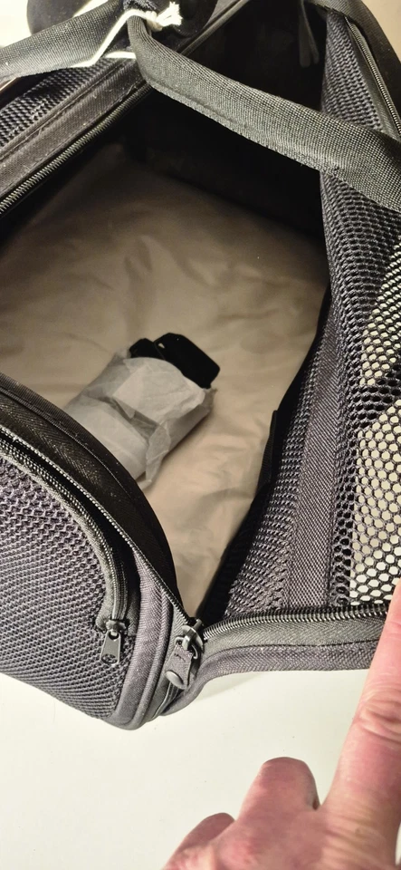 Equipaje de viaje Wild One Pet malla negra perro gato bolsa plegable pequeño Foto 2 de 4