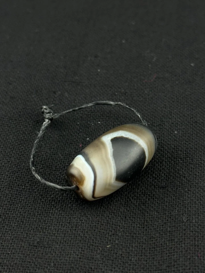 Authentic Ancient Banded Agate Stone Dzi Bead in Good Condition - Image 3 of 4