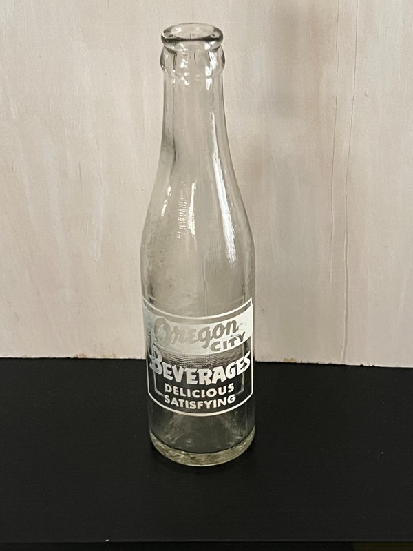 1947 Oregon City Beverages Soda Bottle -  7 Fl Oz - Oregon City, Oregon By 7-Up