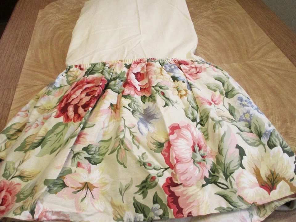 Saia de cama Croscill king size e travesseiro decorativo flores chalé - Imagem 2 de 4