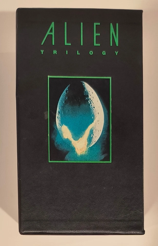 Alien Trilogy - VHS Box Set (1993) - Alien/Aliens/Alien3 - VG+ - Free Ship - Image 2 of 4