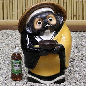 Shigaraki Ware Tanuki Monk Figurine (Tetsubachi Bowl)