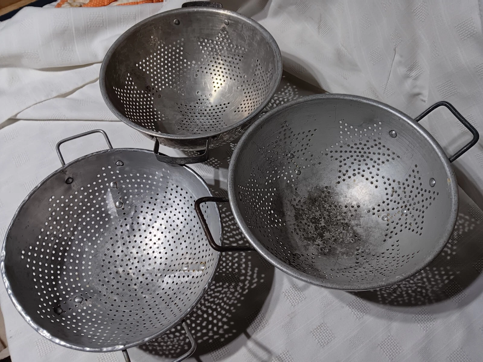 3 Vtg Aluminum Colanders Strainer Star Pattern Dot Craft Pintrest Planter Reuse
Opens in a new windo