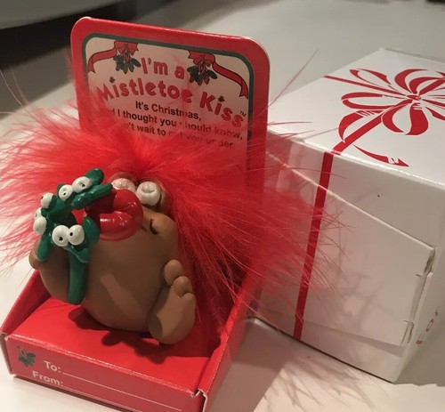 "I'm a Mistletoe Kiss" - The Hug Factory Collectible Figure NIP Christmas - Picture 2 of 7