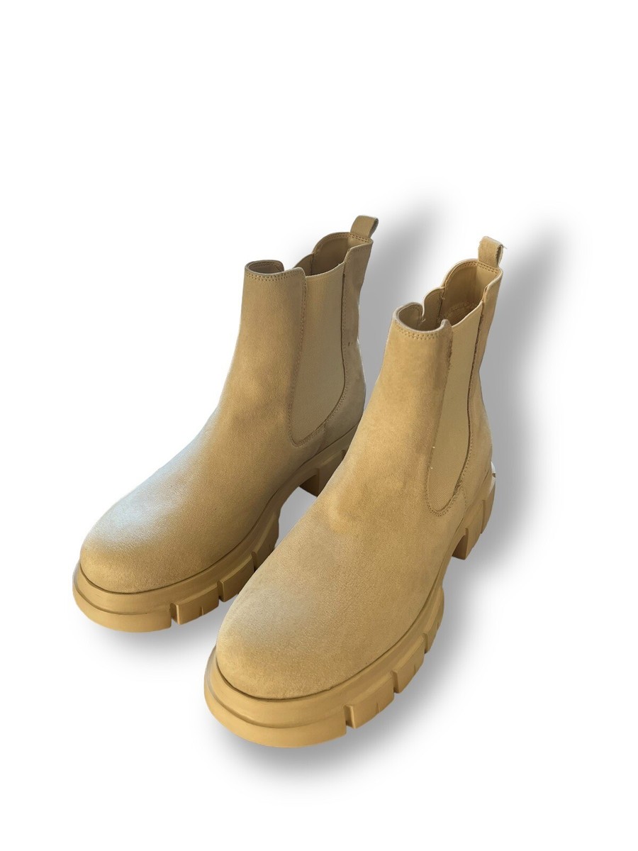 Catwalk Chelsea Boots Light Beige Size EUR 40 Chunky Cleated Sole Ankle  Boots
