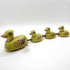 Russ Berrie Toy Replica Wind-Up Ducks Mama 3 Duckling Family Tin Yesterday's Fav