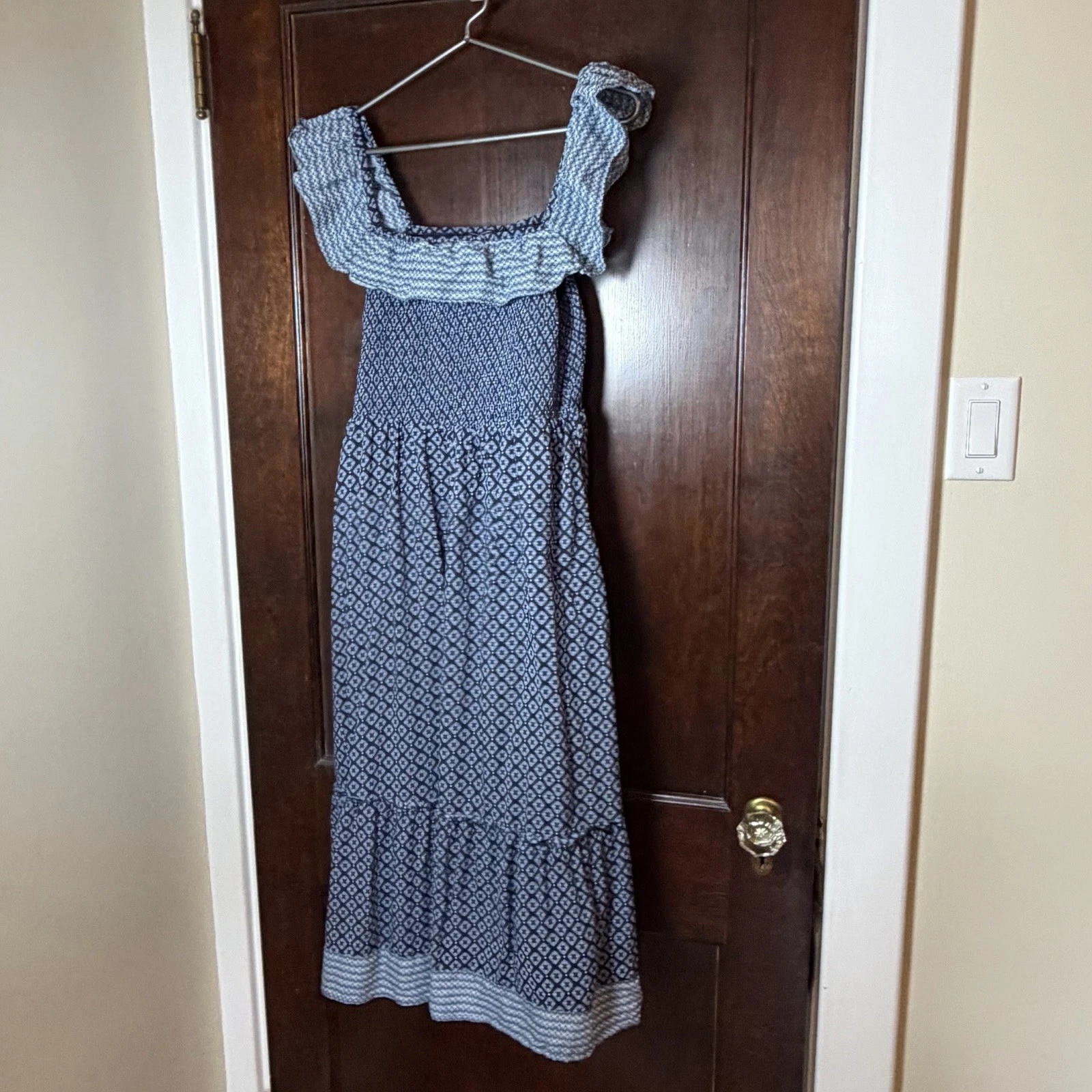 Vineyard Vines Dress Small Sundress Blue Smocked Midi Geometric Flutter Sleeve
Opens in a new window