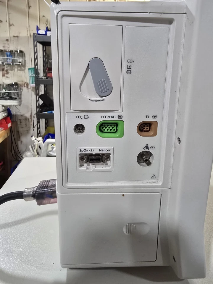Monitor de paciente Datascope Passport V con Microstream CO2 Excelente estado  Foto 2 de 4