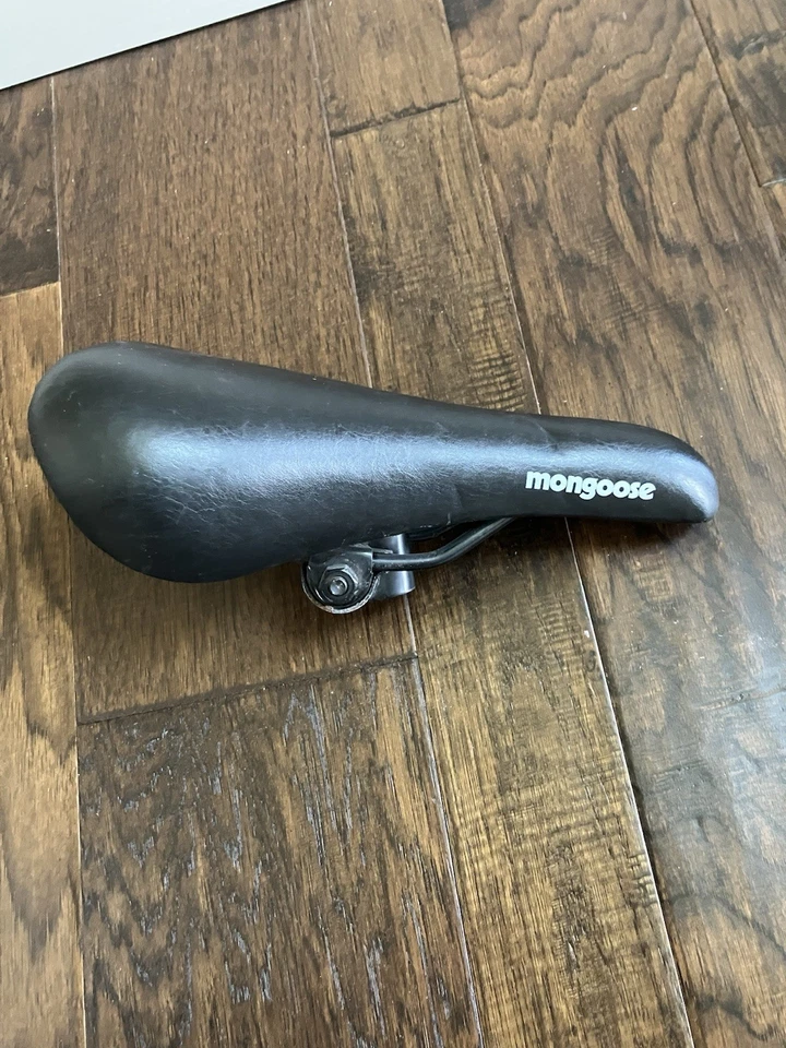 Asiento de bicicleta Mongoose de cuero negro Foto 2 de 4