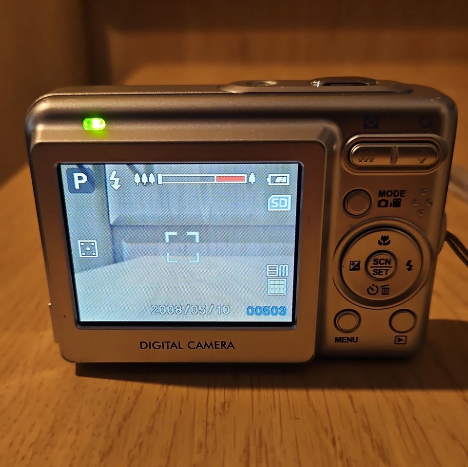 Vivitar Vivicam 8325 8.0MP Digital Compact Camera 3x Optical Zoom Silver [S7] - Image 4 of 4