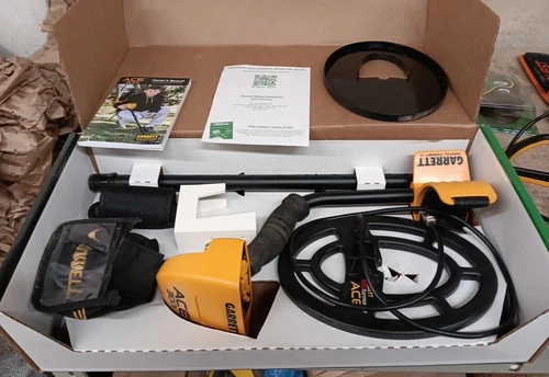 Garret 300i Metal Detector with Accessories  Very Little Use Bargain