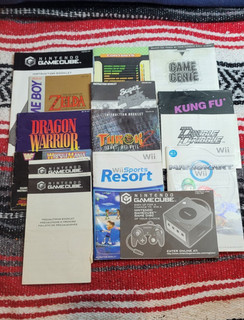 Lotto 13 Manuali Nintendo Assortiti NES Gameboy N64 (Dragon Warrior Zelda Mario)