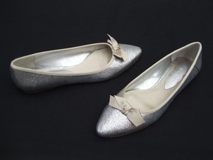 nine west silver flats