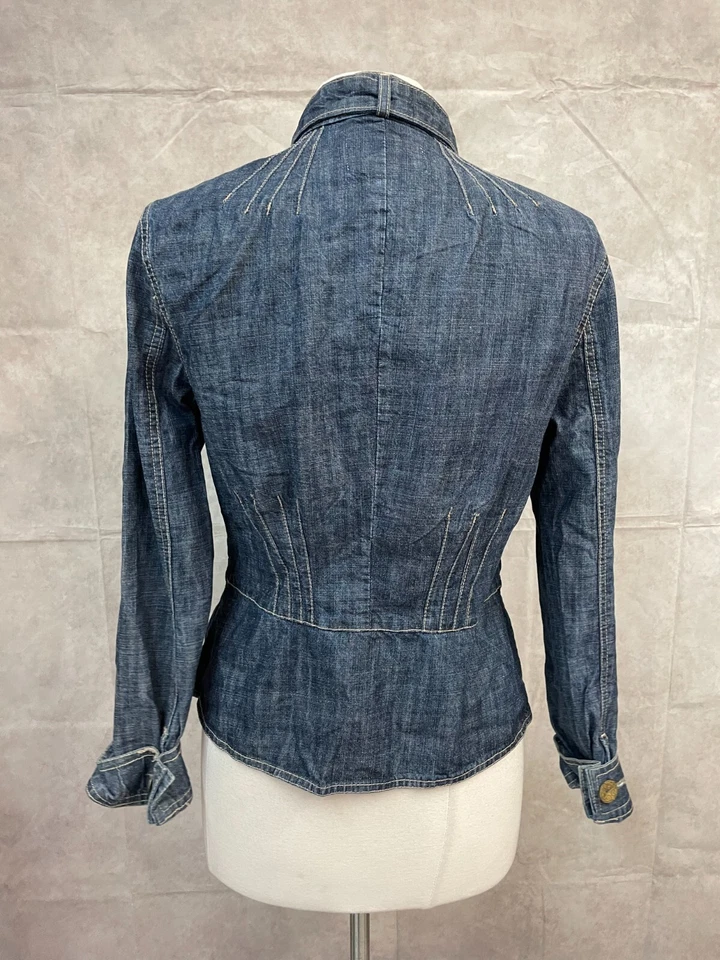 复古 AMI 夹克女式蓝色牛仔对比针口袋纽扣前 M 码 — 第 3/4 张图片