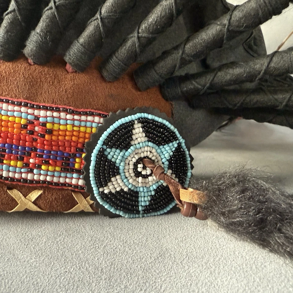 Hermosas plumas naturales hechas a mano Warbonnet inspiradas en nativos americanos Foto 3 de 4