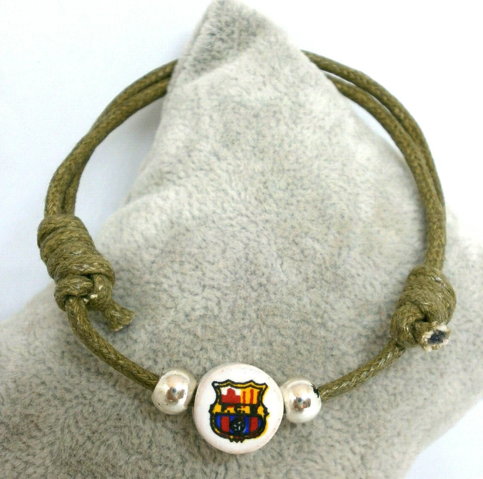 Pulsera "Barcelona Club" Charm EN Cerámica EN Hilo Verde Militar de Algodón Foto 3 de 3