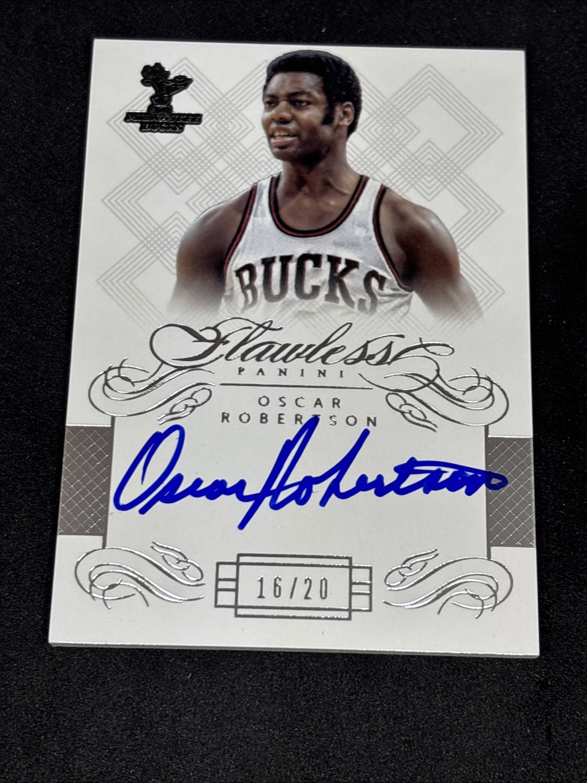 OSCAR ROBERTSON 2013-14 PANINI FLAWLESS AUTOGRAPHS AUTO 16/20 - #FL-OR - Bucks view 10