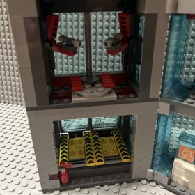 #42 LEGO 76038 Marvel Super Heroes Attack On Avengers Tower 100% Complete