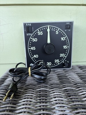 GraLab Model 300 Dark Room Timer 120V-60 HZ Black Vintage Gra Lab Tested Working