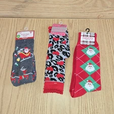 Holiday Style Ladies Knee High Crew Socks Santa Christmas 2 + 1 Hearts Nwot