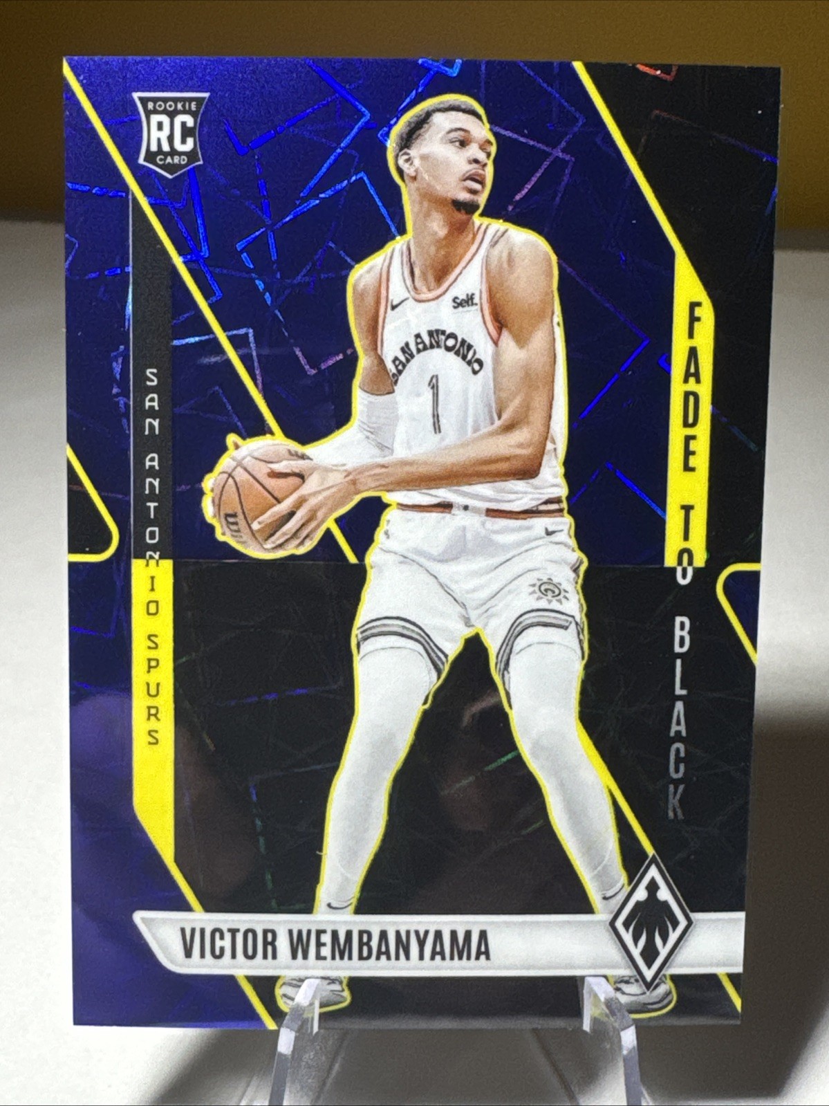 Victor Wembanyama RC 2023-24 Panini Phoenix Fade to Black #11 Blue Velocity /275