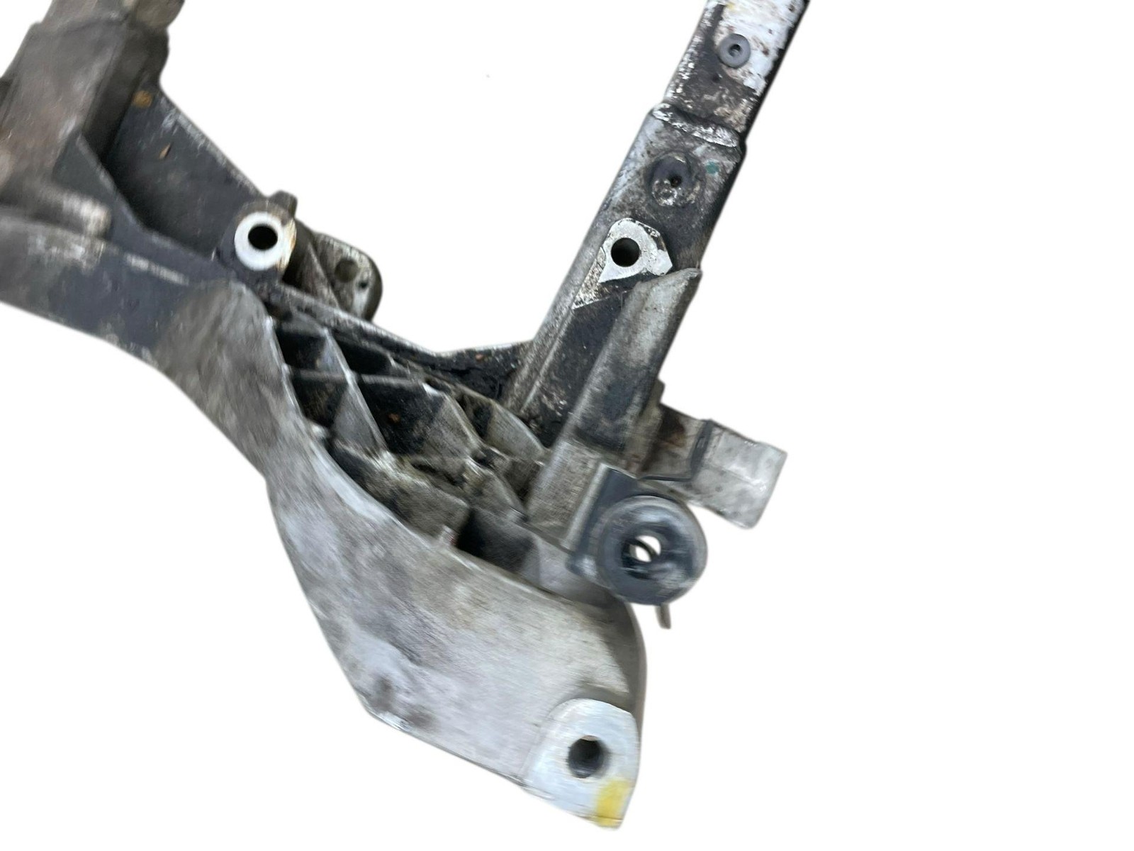 2017-2020 MASERATI LEVANTE FRONT ENGINE CRADLE CROSSMEMBER SUPPORT 670034763