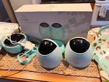 Zomee Fit Wearable Hands Free Breast Pump Set of 2 includes milk storage bags