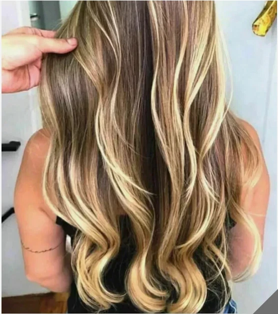 Pelucas completas para mujer cabello humano real moda encanto largo marrón mezcla rubio ondulado 24 pulgadas Foto 3 de 4