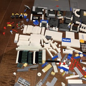 Lego City Set 7744 Police Headquarters Read
