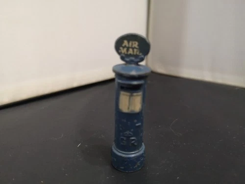 B962-VINTAGE DINKY No12B PRE WAR AIRMAIL PILLAR BOX
