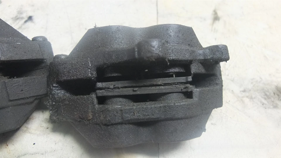 Pinças de freio dianteiras 07 Suzuki GSF1250 GSF 1250 S Bandit - Imagem 4 de 4