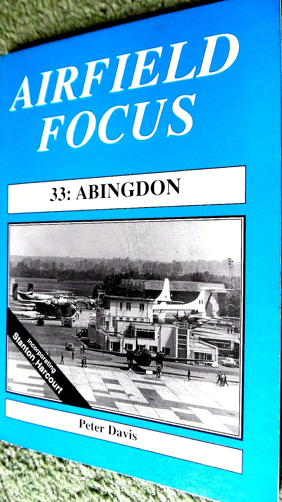 AIRFIELD FOCUS #33: ABINGDON / Peter Davis (1998)