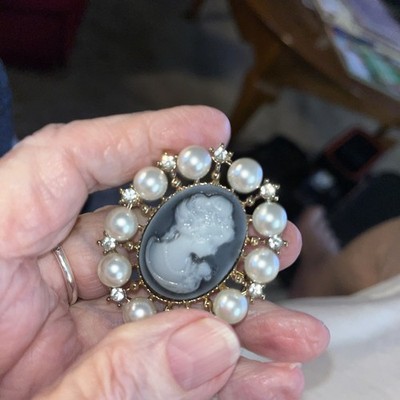 Cameo Brooch With Lovely Pearls. New