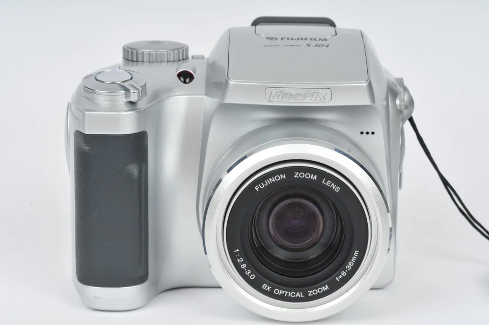 Fujifilm Digital Camera FinePix E500 4.1MP Silver With Manual Tested, photo 2 of 5