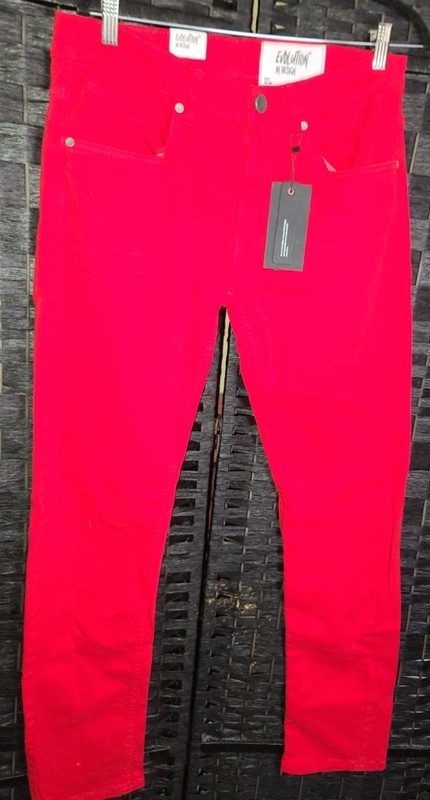 Evolution in Design slim-fit jeans  vibrant red color. Size 32 + 32 L NWT