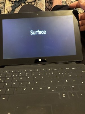 Surface Windows RT 64 GB für Bastler als Ersatzteil, Defekt