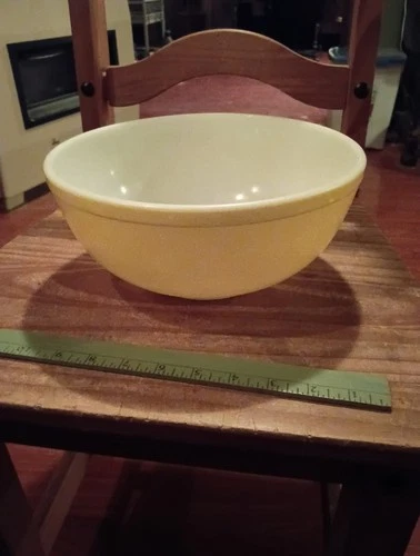 Vintage Pyrex Yellow Large 4 QT Mixing Nesting Bowl 10 1/2" - Made in USA