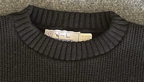 Iowa Hawkeyes VTG Sweater V-Neck Black Yellow Spellout Crewneck Pullover M - Picture 8 of 13