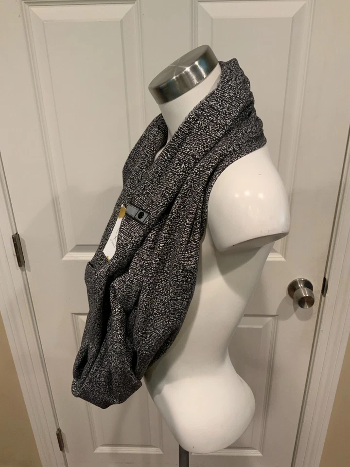 Bufanda Lululemon Vinyasa Rulu jaspeada blanca y negra, talla única O/S Foto 4 de 4
