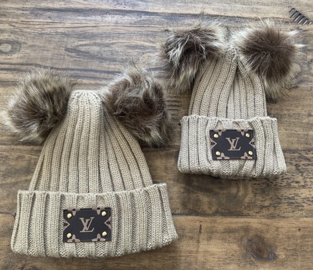 mom and baby matching winter hats