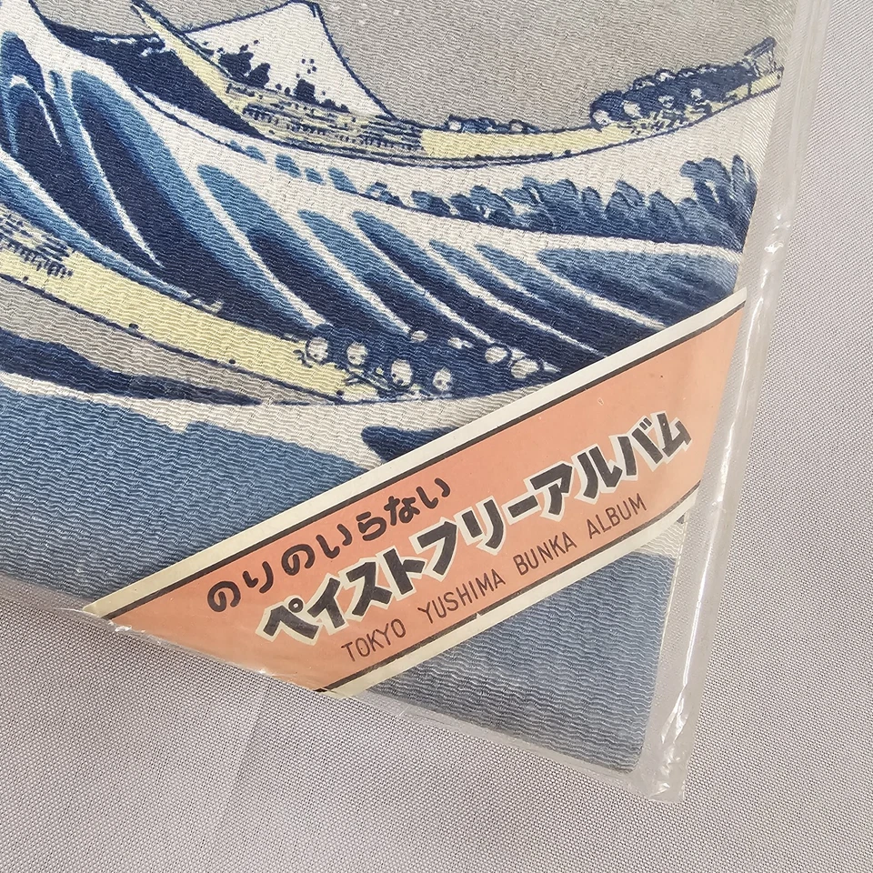 Álbum de fotos vintage de tela Yushima Bunka de Tokio Japón olas grandes con montaña Foto 2 de 4