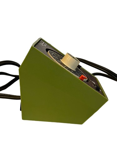 Temporizador interior enchufable vintage Intermatic TIME-ALL 125 V E-911-11 verde aguacate - Imagen 4 de 6
