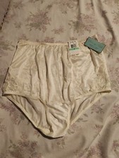 Woman's Vanity Fair Perfectly Yours Lace/Nylon Brief Panties NWT Size 8 Glow