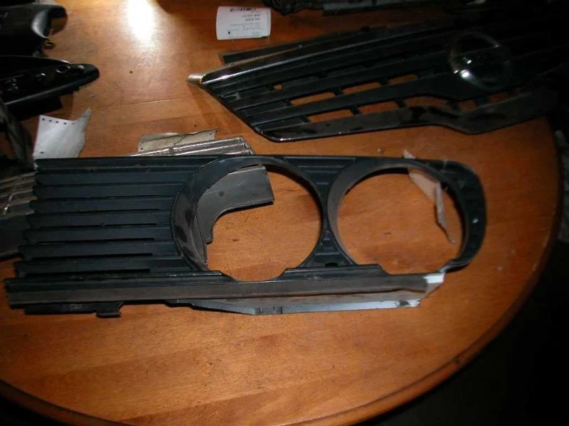 Rejilla pasajero derecho BMW 325E 84-88 Foto 2 de 3