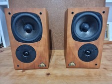A Pair Of beautiful CASTLE Richmond 3 Bookshelf Speakers 8 Ohms 80W