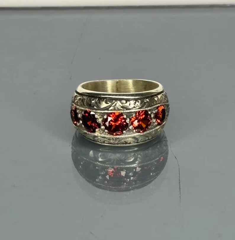 Anillo hecho a mano de plata de ley 925 para hombre: joyería vintage de rubí Foto 2 de 4