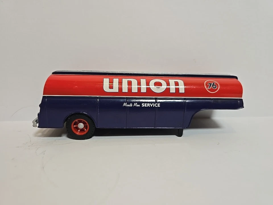 Corgi 53203 1:50 Mack Union 76 B Series Semi-Skirted Tanker Trailer Only - Image 2 of 4