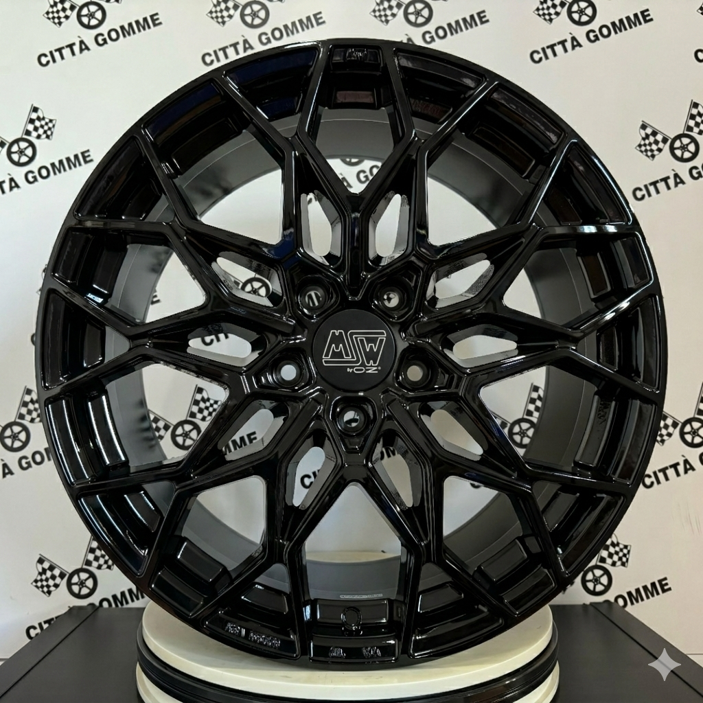 Welcome to the VWR 'Cup Edition' EVO 8.5 x 18" ET45 Alloy Wheel